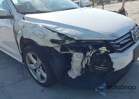 2012 Volkswagen Passat 2.5L Se z USA, uszkodzony, nr VIN 1VWBP7A31CC085002